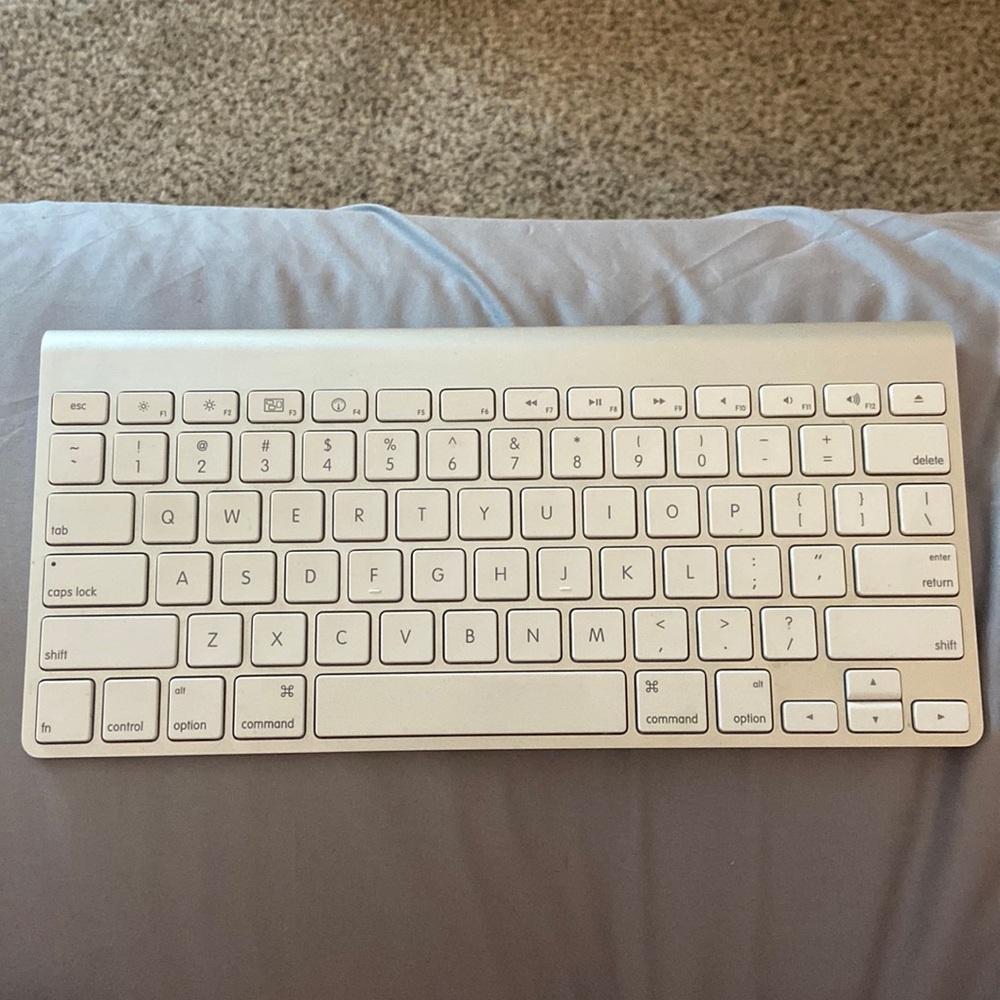 Apple wireless keyboard. Model A1314.